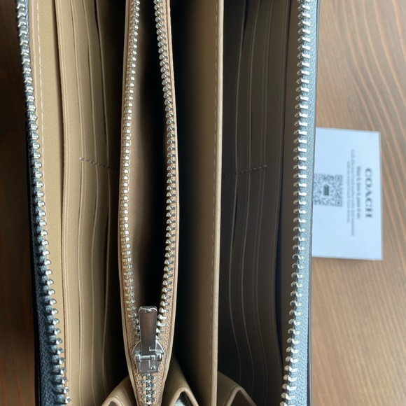NWOT COACH Long Zip Around Wallet in Gray Mist - Picture 3 of 4